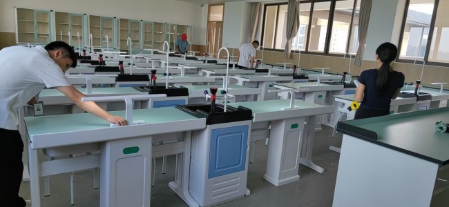 新科教學(xué)設(shè)備再譜校企合作新篇 ——北流市新華高級中學(xué)現(xiàn)代化實(shí)驗(yàn)室項(xiàng)目圓滿通過驗(yàn)收