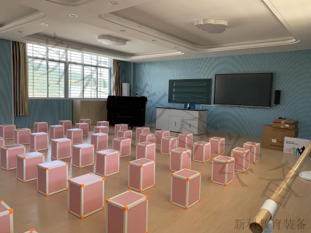 <a href='http://m.ea-led.com/chanpin/58-1.html' target='1' style='font-size:18px; font-weight:bold; color:#000000;'>音樂室</a>2