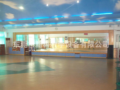 <a href='http://m.ea-led.com/chanpin/59-1.html' target='1' style='font-size:18px; font-weight:bold; color:#000000;'>舞蹈室</a>2