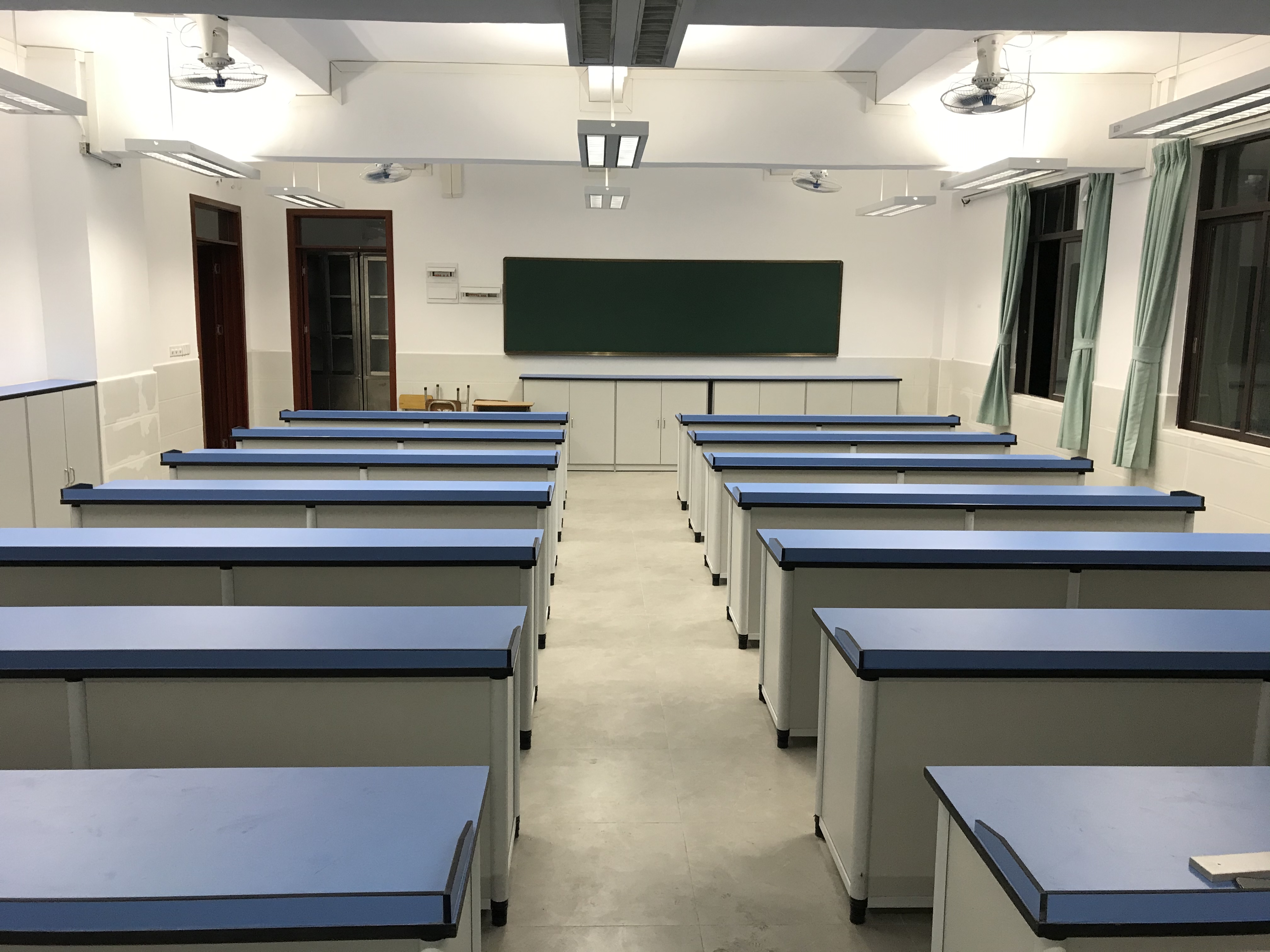 <a href='http://m.ea-led.com/' target='1' style='font-size:14px; font-weight:bold; color:#0080ff;'>物理實驗室</a>