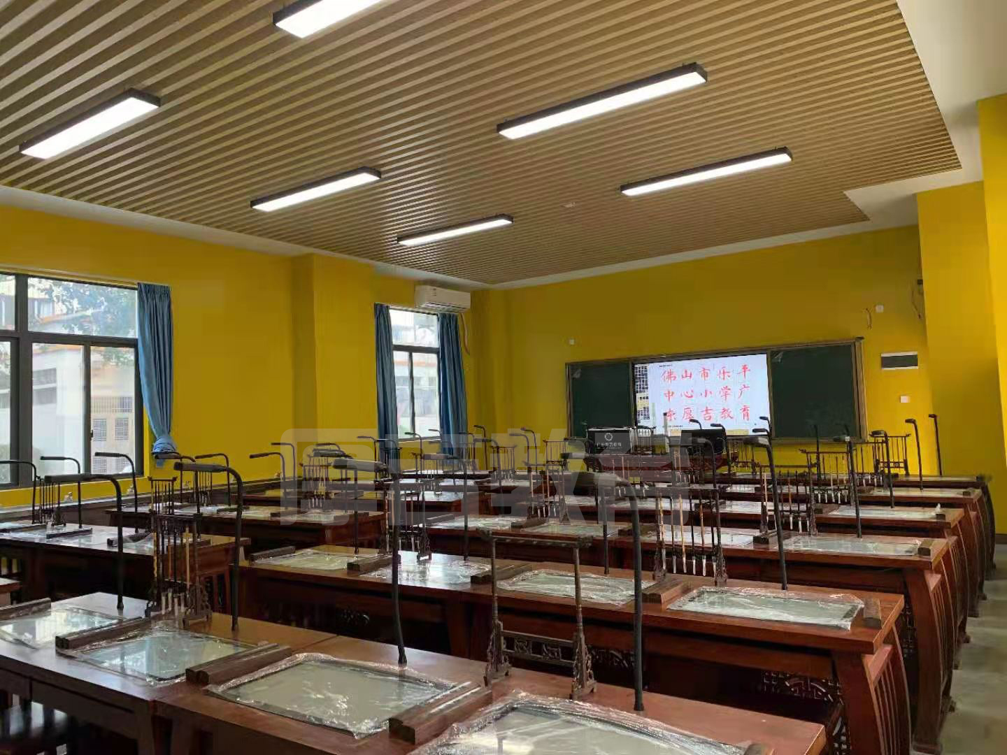 智慧<a href='http://m.ea-led.com/chanpin/57-1.html' target='1' style='font-size:18px; font-weight:bold; color:#000000;'>書法室</a>