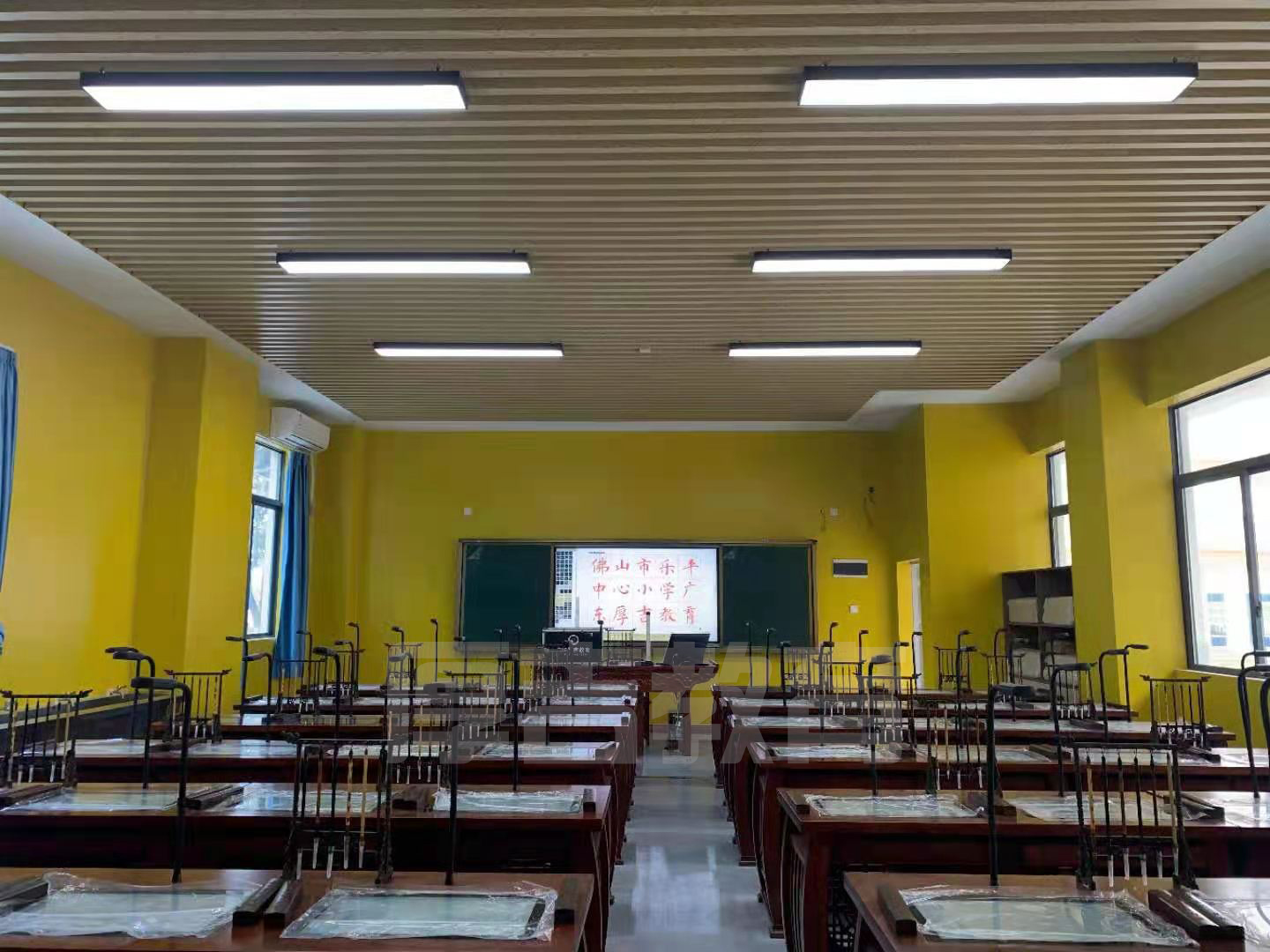 學校<a href='http://m.ea-led.com/chanpin/57-1.html' target='1' style='font-size:18px; font-weight:bold; color:#000000;'>書法室</a>