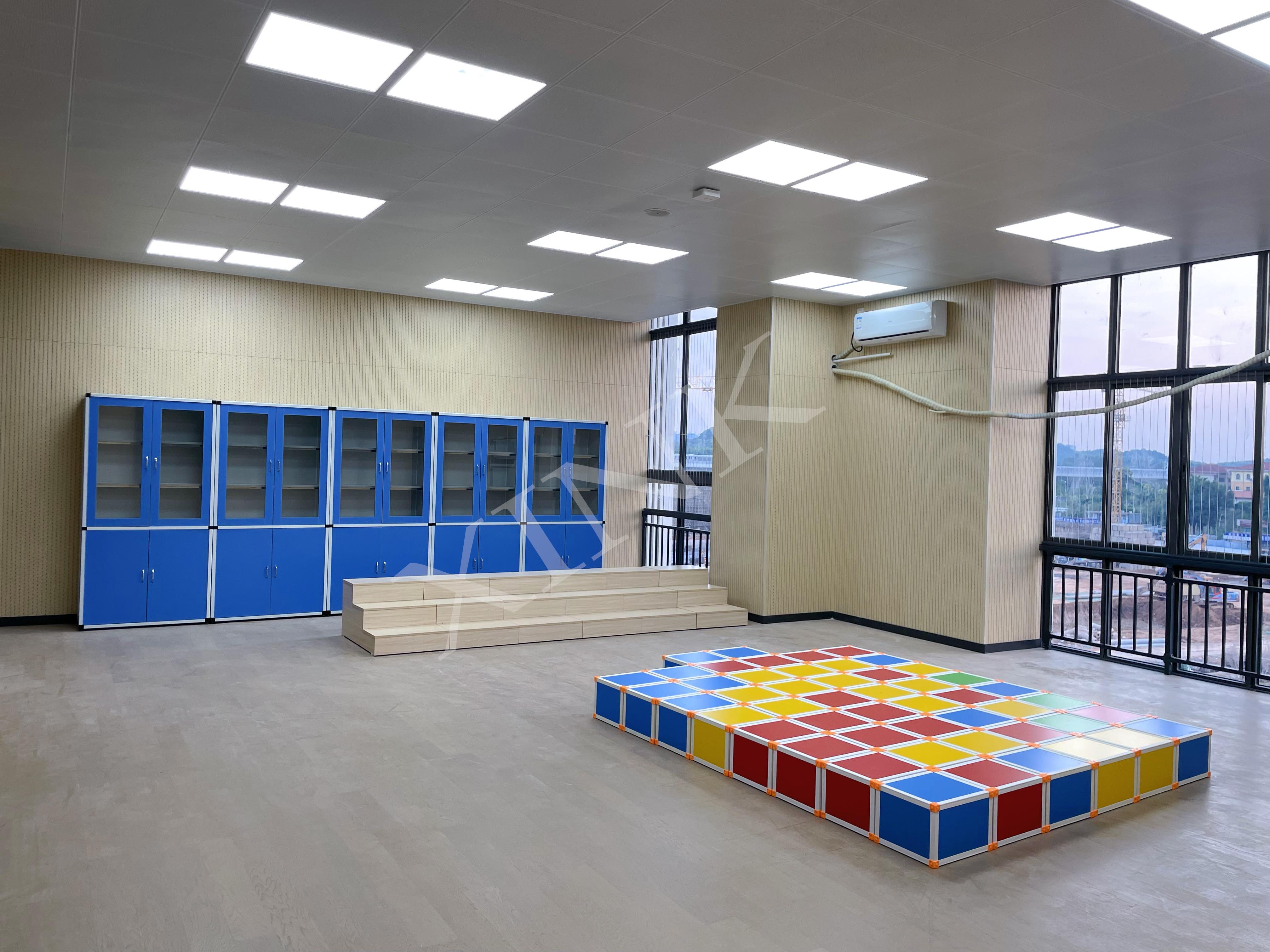 <a href='http://m.ea-led.com/chanpin/59-1.html' target='1' style='font-size:18px; font-weight:bold; color:#000000;'>舞蹈室</a>