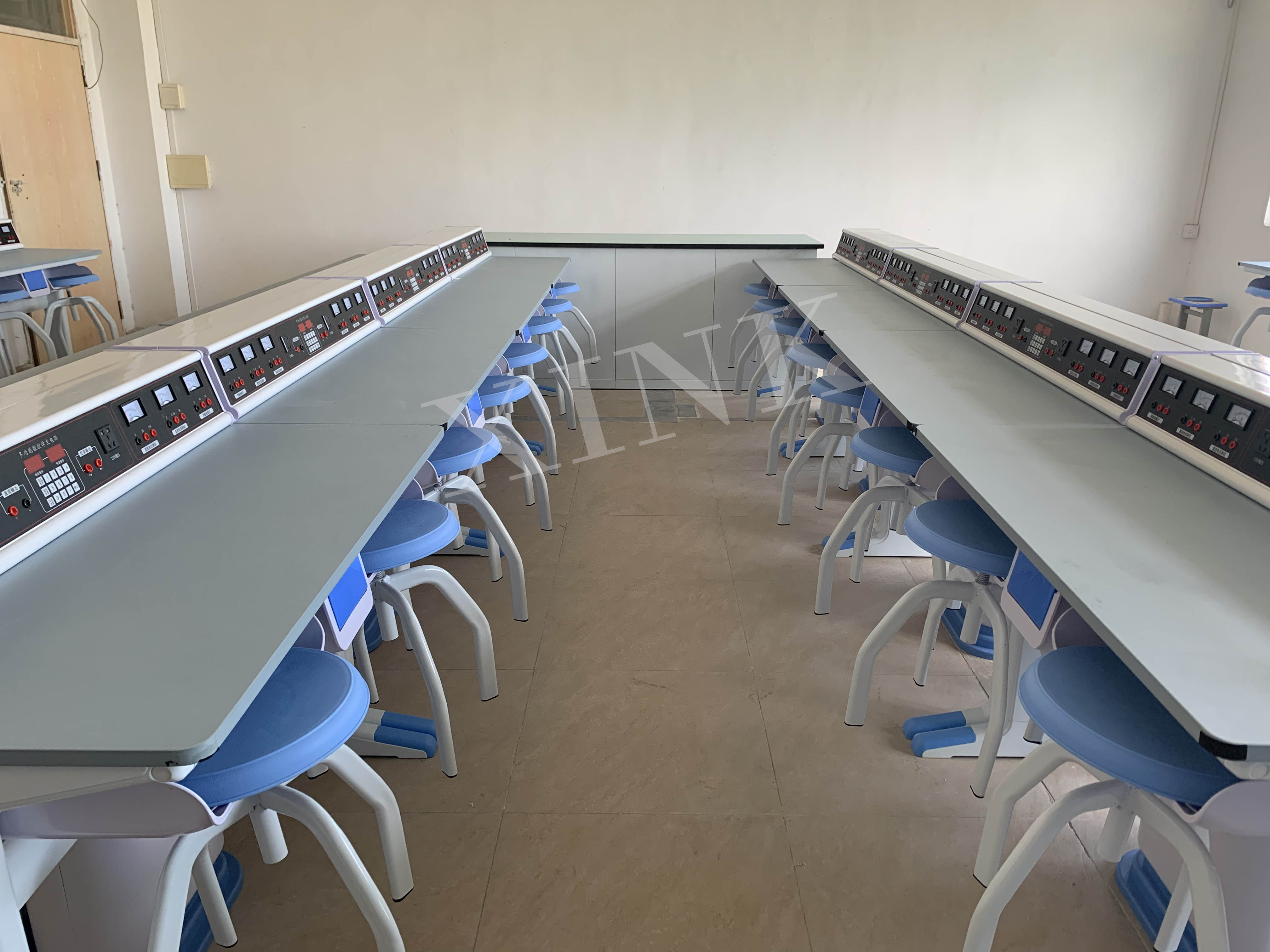 <a href='http://m.ea-led.com/' target='1' style='font-size:14px; font-weight:bold; color:#0080ff;'>物理實(shí)驗(yàn)室</a>