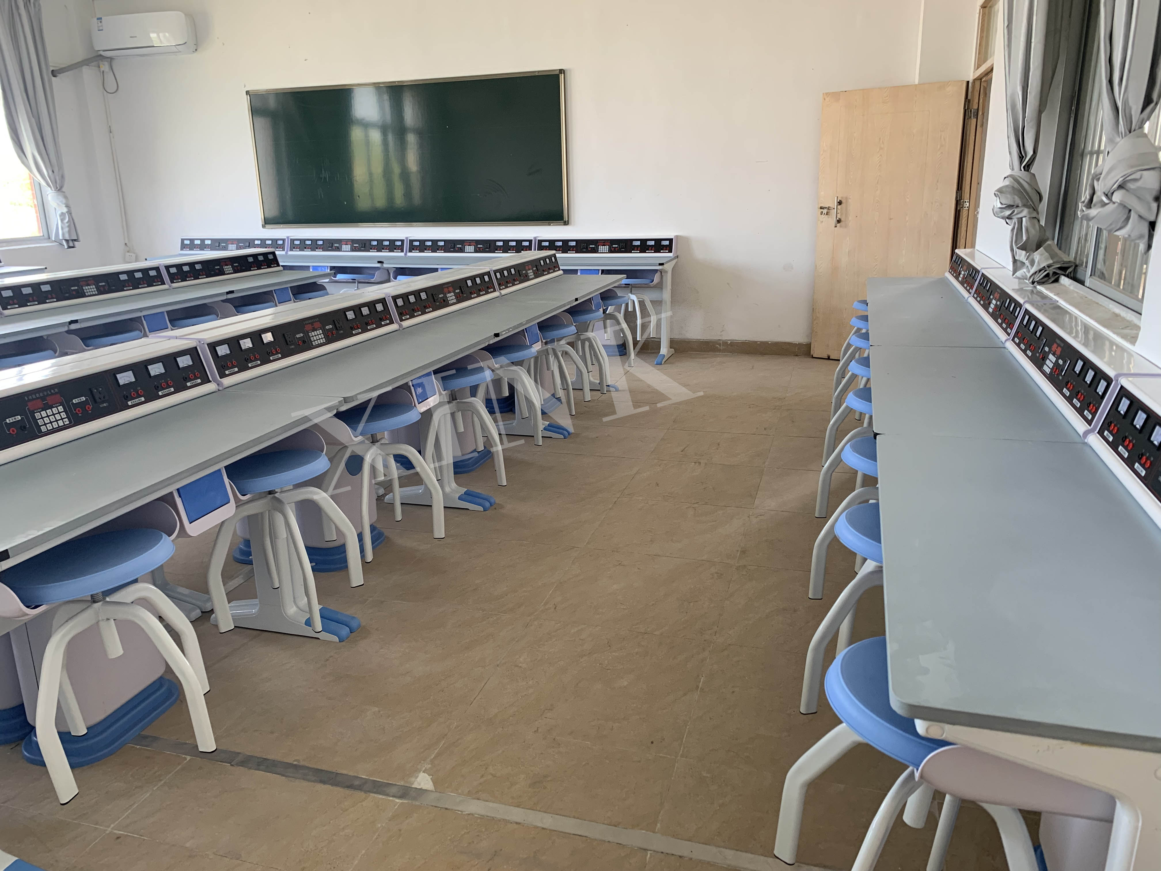 <a href='http://m.ea-led.com/' target='1' style='font-size:14px; font-weight:bold; color:#0080ff;'>物理實(shí)驗(yàn)室</a>