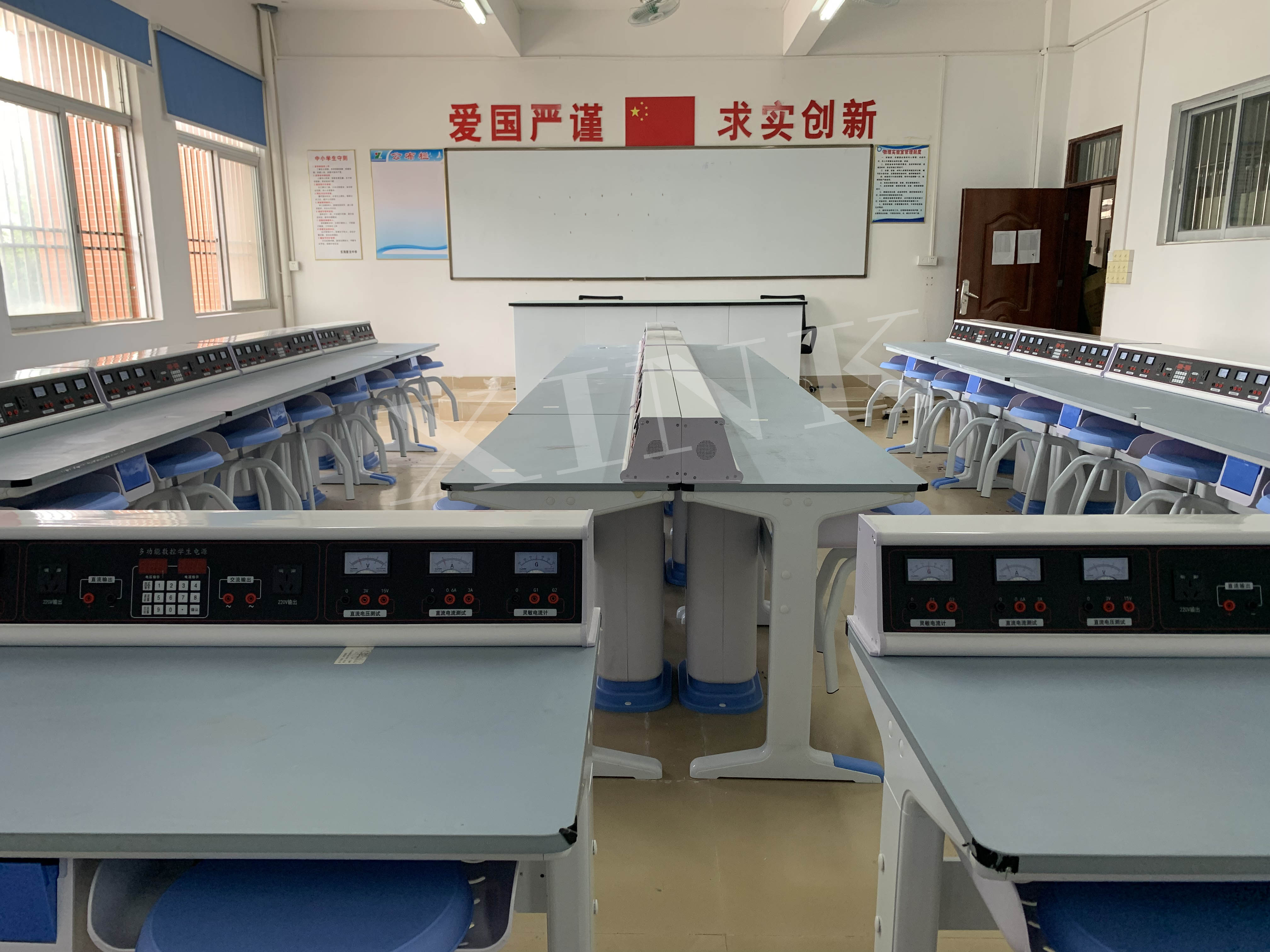 <a href='http://m.ea-led.com/' target='1' style='font-size:14px; font-weight:bold; color:#0080ff;'>物理實驗室</a>