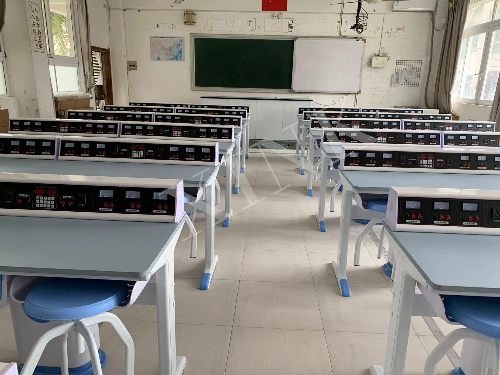 <a href='http://m.ea-led.com/' target='1' style='font-size:14px; font-weight:bold; color:#0080ff;'>物理實驗室</a>