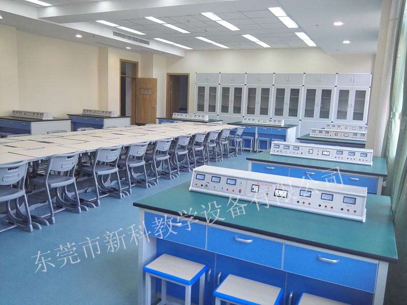 <a href='http://m.ea-led.com/' target='1' style='font-size:14px; font-weight:bold; color:#0080ff;'>物理實驗室</a>教室