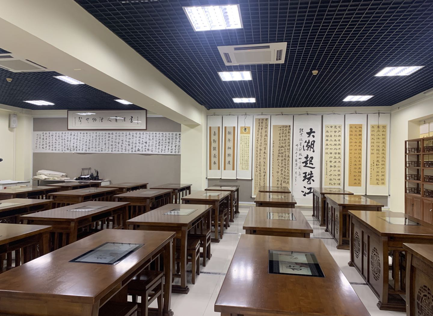 <a href='http://m.ea-led.com/chanpin/57-1.html' target='1' style='font-size:18px; font-weight:bold; color:#000000;'>書法室</a>